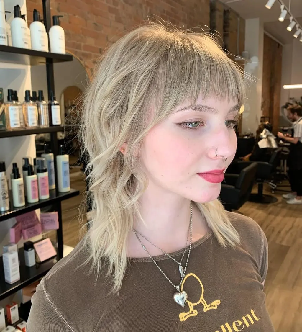 The Wolf Cut: The Edgy, Textured Hairstyle Dominating 2026