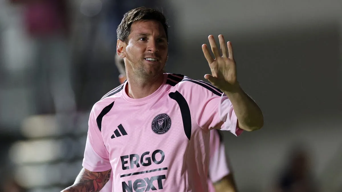 Messi Scores Penalty, Inter Miami Wins Amidst Fan Incursions in Puerto Rico