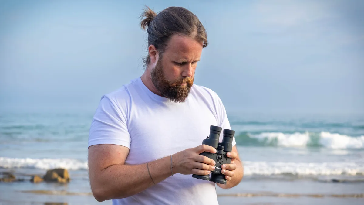 The Best Image-Stabilized Binoculars for Astronomy and Wildlife