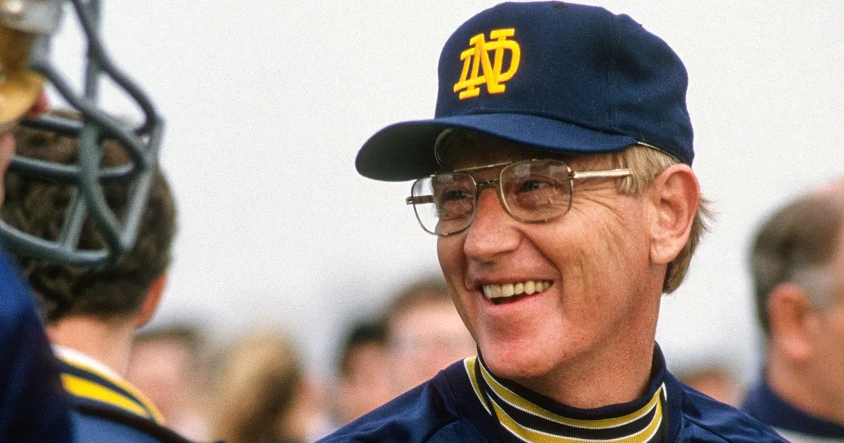 Lou Holtz, Legendary Notre Dame Coach Who Led Team to 1988 National Championship, Dies at 89