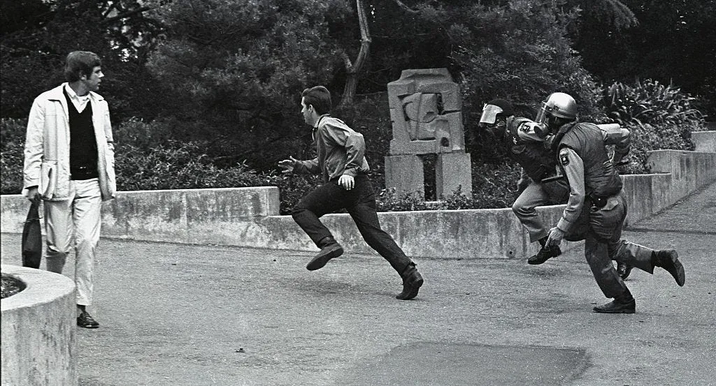 Microlooting Debate: Is Petty Theft a Political Protest or Just Stealing?