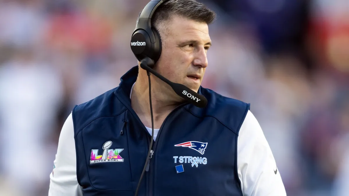 Patriots Coach Mike Vrabel Steps Away Amidst Release of Intimate Photos