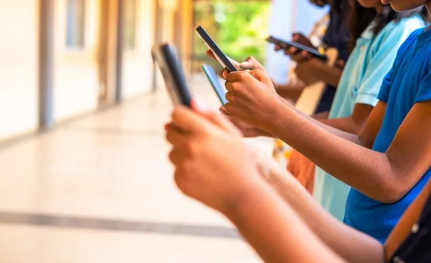 California Legislators Consider Ban on Social Media Use for Minors Under 16