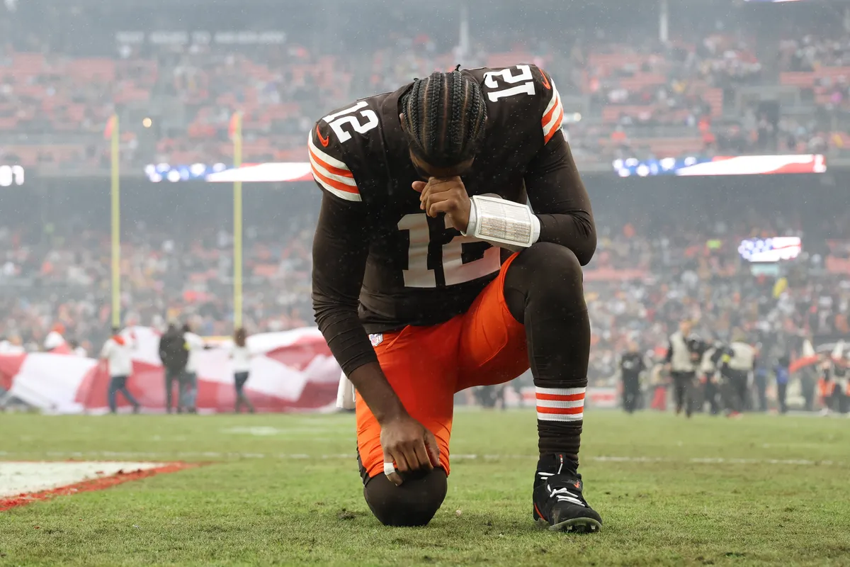 Cleveland Browns Quarterback Competition Heats Up: Watson Leads Sanders for Starting Role