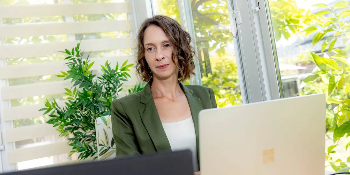 AI as a Co-Founder: Solopreneur Launches Consulting Business in 60 Days Using Free Generative Tools