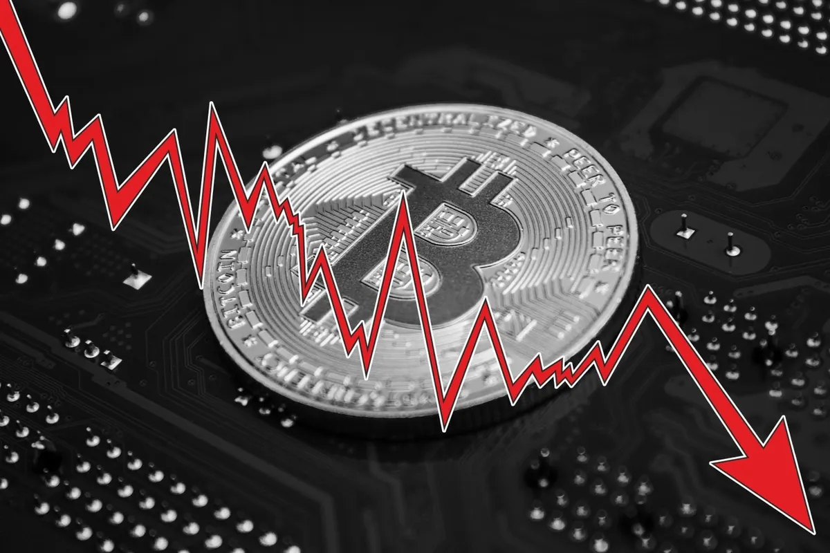 Bitcoin's Price Structure Hints at Potential 36% Crash to $50,000, Analysts Warn
