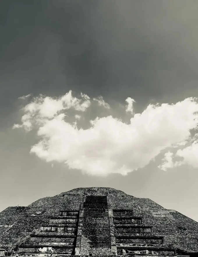 The Mystical Connection: Obsidian, Bird Navigation, and Ancient Wonders