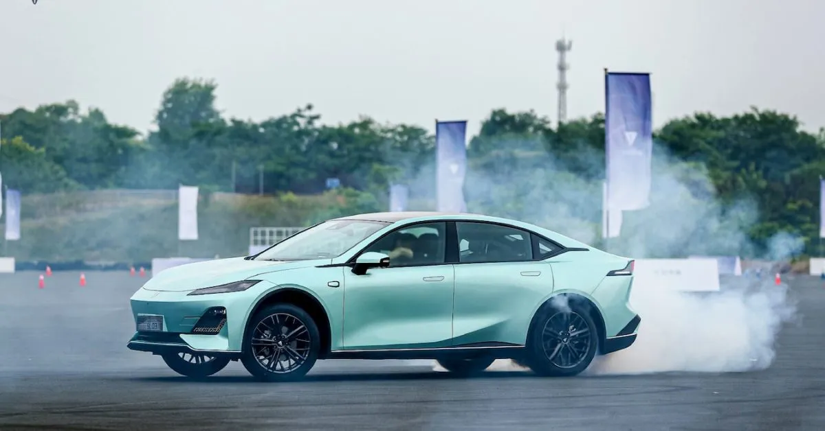 Ganfeng Lithium Unveils World's First 10Ah Solid-State Batteries with 500 Wh/kg Energy Density
