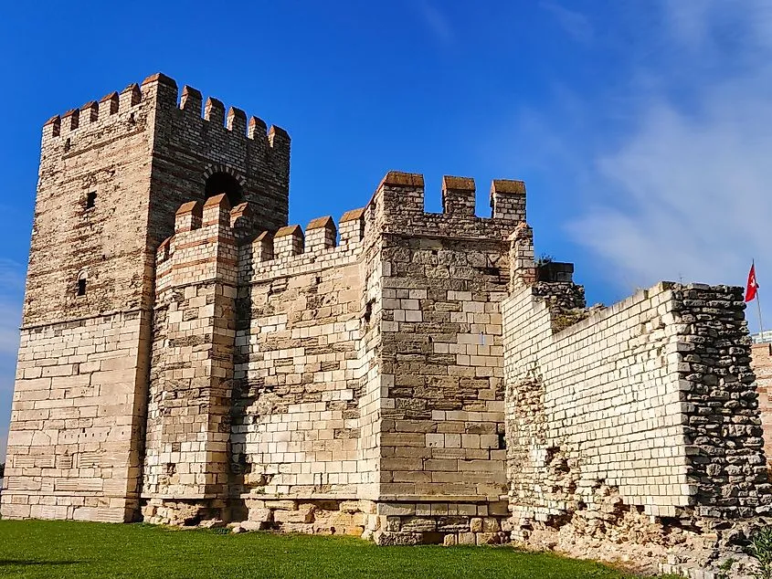 The Irreversible Split: How Internal Factors Dismantled the Roman Empire's Unity