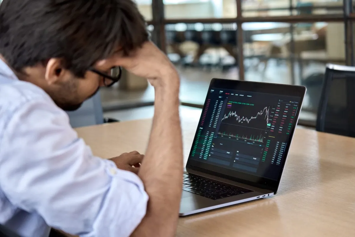 XRP's 2026 Trajectory: Navigating Volatility and Regulatory Clarity for Investors