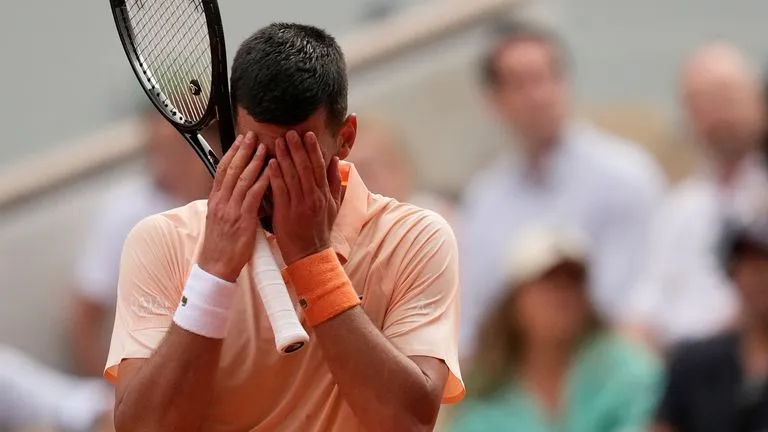 Teen Sensation Fonseca Stuns Djokovic in French Open Five-Set Thriller