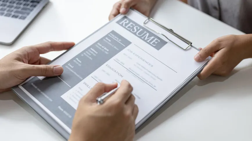 AI's Impact on Entry-Level Tech Jobs: Internships Decline as Automation Rises