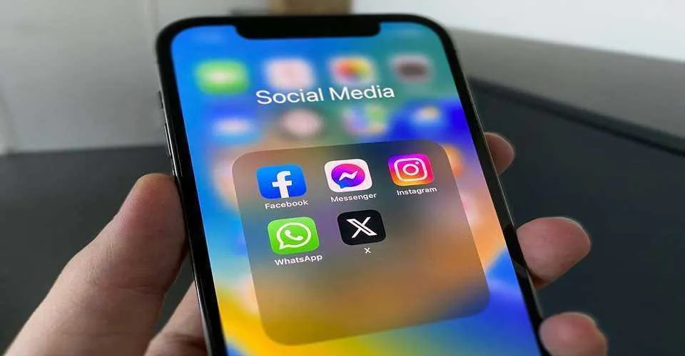 Malaysia Enacts New Social Media Regulations Targeting Minors