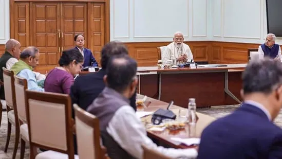 PM Modi Chairs Economic Advisory Council, Focuses on Growth Amidst Economic Pressures