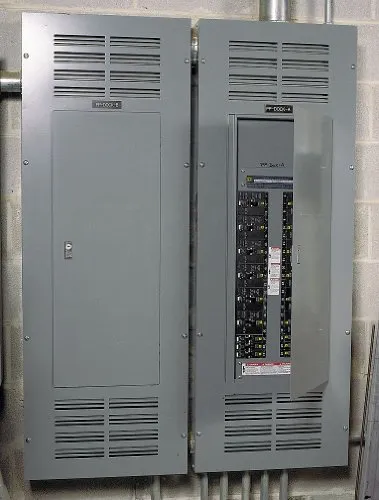 Image Schneider Electric NF442L2C 400V 4P 250A Load Break Switch