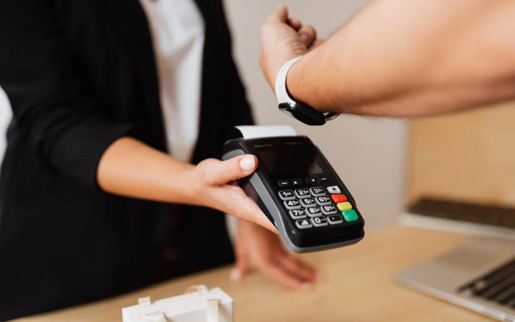 چگونه Apple Pay را روی اپل واچ خود فعال کنیم؟